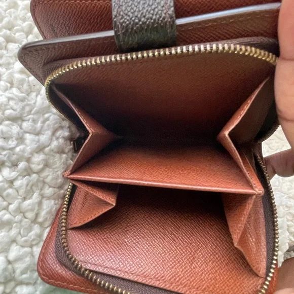 LouisVuitton Compact Wallet - Picture 10 of 12